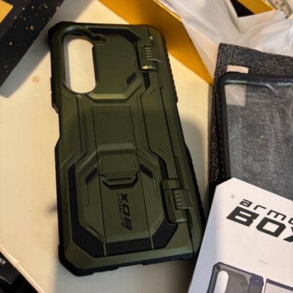 i-Blason iPhone 14 - iPhone 13 Case with Built-in Screen Protector Armorbox - Picture 9 of 15